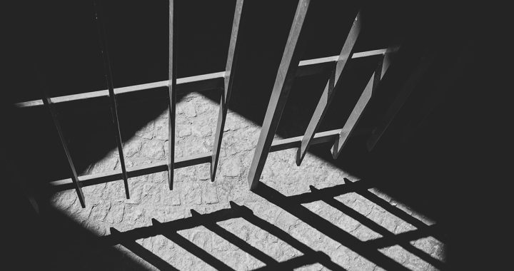 COVID-19 dentro de las cárceles:¿distanciamiento social en el confinamiento penal?